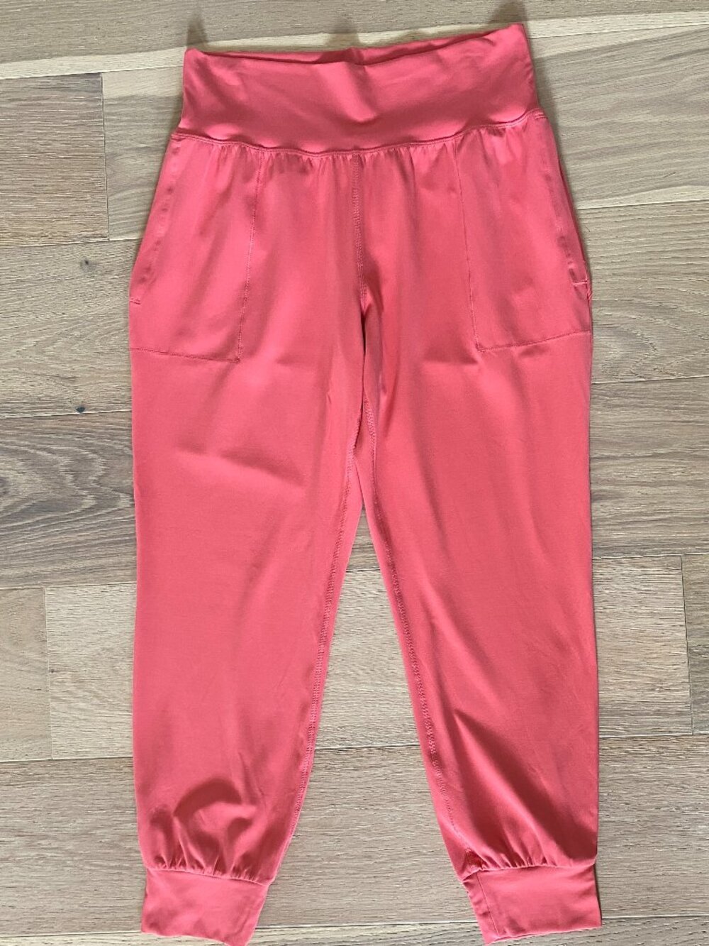 Athleta Salutation Coral Jogger Size Large